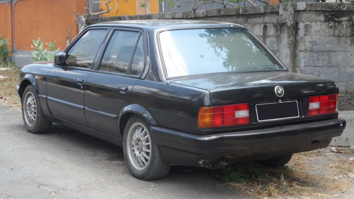 БМВ E30 Седан (1982)